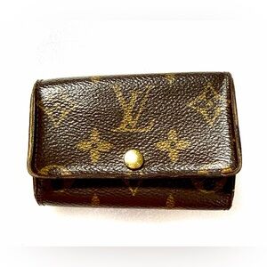 Louis Vuitton Monogram Key Holder in Brown and Gold